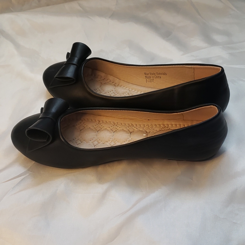 Shoes - Picture 2 of 9
